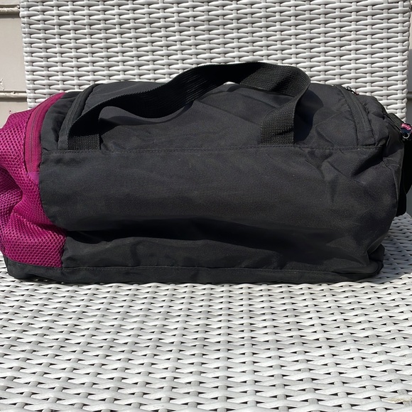 adidas Large Duffle/Gym Bag Black and Pink - Picture 4 of 13